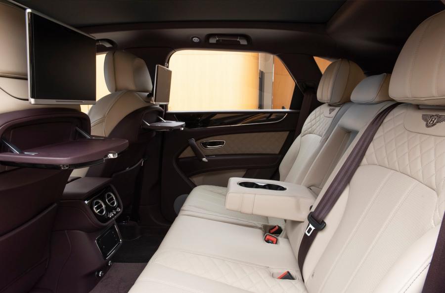 Интерьер Bentley Bentayga W12 2020 года  (UAE) (фото 8 из 9)
